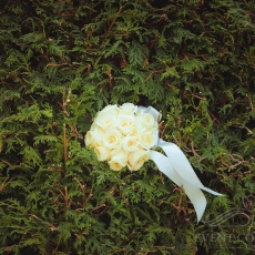 cream-roses-wedding-bouquet_prague