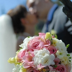 pink-white-yellow-mixed-flowers-wedding-bouquet