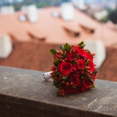 red-roses-hypericum-wedding-bouquet