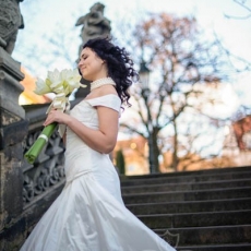 white-amaryllis-wedding-bouquet