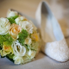 white-green-cream-mixed-flowers-bouquet