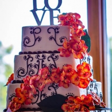 white-black-autumn-wedding-cake