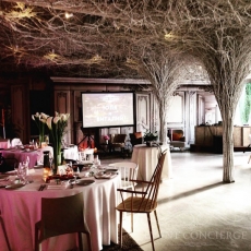 siple-white-wedding-decor-in-prague-SOHO